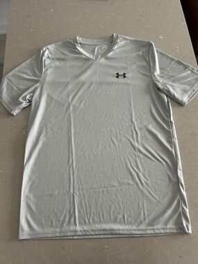 Under Armour Men’s Light Gray V-Neck Performance Tee